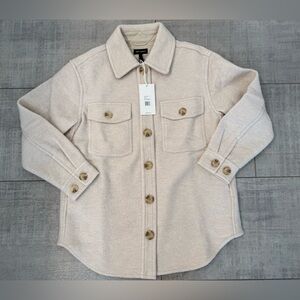 NWT Women’s Cozy Earth Boucle Shacket  Size Medium Alabaster